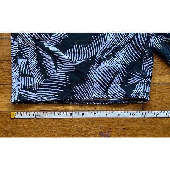 VOLCOM Mod-Tech Hawaii Black/White Floral Boardshorts sz 36 - Picture 12 of 12